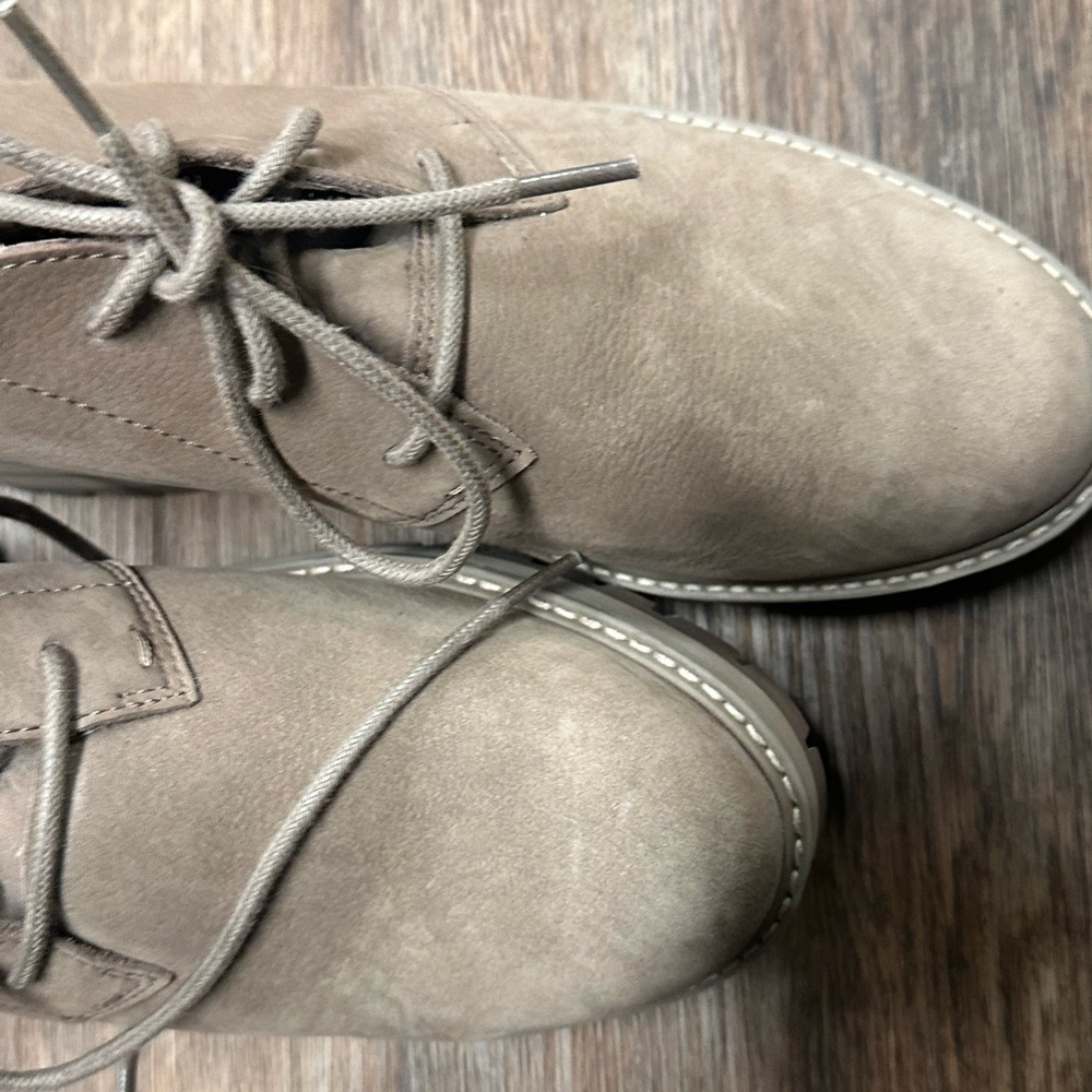 Timberland Women's Courmayeur Valley Chukka Boots in taupe nubuck leather - Picture 8 of 8